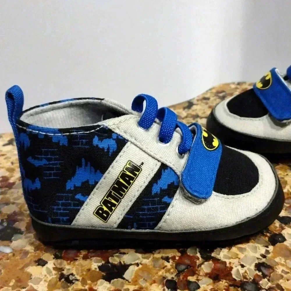 Batman Infant 0-6m shoes NWOT - Picture 2 of 4